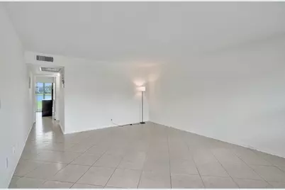 1112 Oakridge #1112, Deerfield Beach, FL 33442 - Photo 9