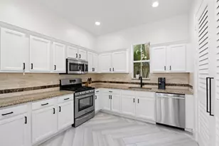 30 Stoney Dr, Palm Beach Gardens, FL 33410 - Photo 9