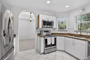 10690 NW 2nd Cir, Pembroke Pines, FL 33026 - Photo 11