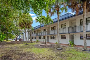 510 W Park Dr, Miami, FL 33172 - Photo 1