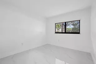 510 W Park Dr, Miami, FL 33172 - Photo 11
