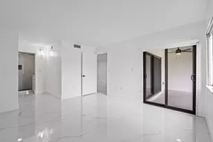 510 W Park Dr, Miami, FL 33172 - Photo 5