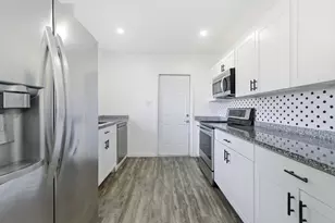 837 NW 41st St, Oakland Park, FL 33309 - Photo 11