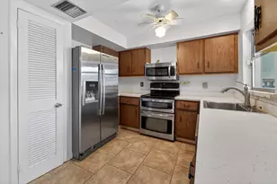 214 NE Camelot Dr, Port Saint Lucie, FL 34983 - Photo 13