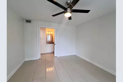 728 Executive Center Drive #11, West Palm Beach, FL 33401 - Photo 9