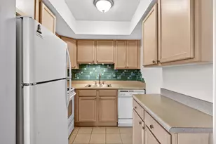 2929 SE Ocean Blvd, Stuart, FL 34996 - Photo 9