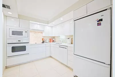 3700 Oaks Clubhouse Drive #106, Pompano Beach, FL 33069 - Photo 11