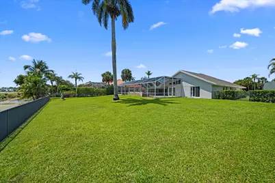 15880 Meadow Wood Drive, Wellington, FL 33414 - Photo 47