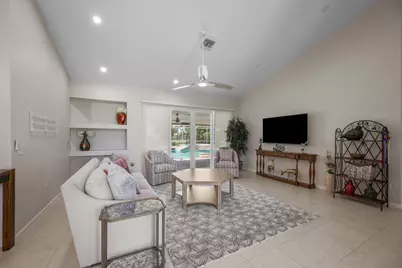 15880 Meadow Wood Drive, Wellington, FL 33414 - Photo 9