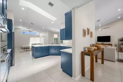 15880 Meadow Wood Drive, Wellington, FL 33414 - Photo 13
