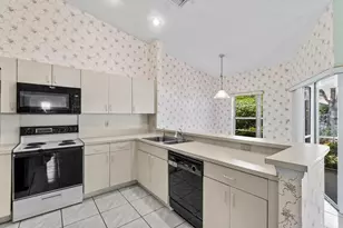 10001 Country Brook Rd, Boca Raton, FL 33428 - Photo 9