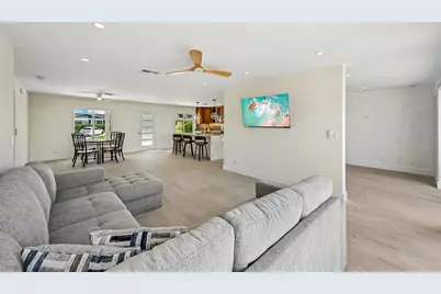 1051 SW 25th Avenue, Boynton Beach, FL 33426 - Photo 9