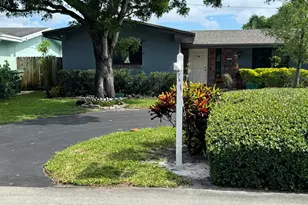 8780 NW 11th St, Pembroke Pines, FL 33024 - Photo 3