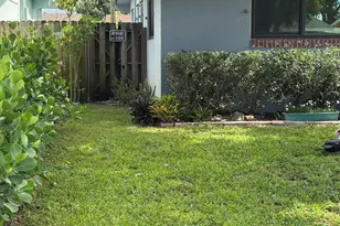 8780 NW 11th St, Pembroke Pines, FL 33024 - Photo 9