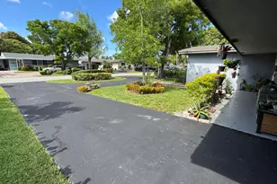 8780 NW 11th St, Pembroke Pines, FL 33024 - Photo 11