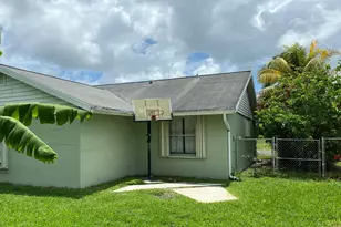300 La Mancha Ave, Royal Palm Beach, FL 33411 - Photo 35