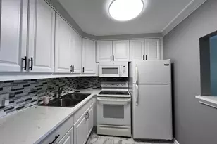 49 B Cambridge B, West Palm Beach, FL 33417 - Photo 5