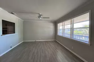 49 B Cambridge B, West Palm Beach, FL 33417 - Photo 3