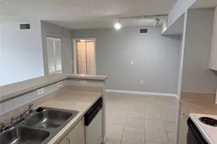 11165 SW 6th St, Pembroke Pines, FL 33025 - Photo 23