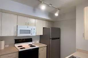 11165 SW 6th St, Pembroke Pines, FL 33025 - Photo 15