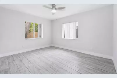 712 NE 10th Avenue, Pompano Beach, FL 33060 - Photo 11