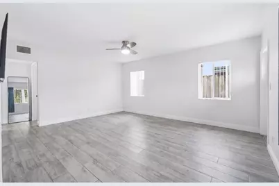 712 NE 10th Avenue, Pompano Beach, FL 33060 - Photo 9