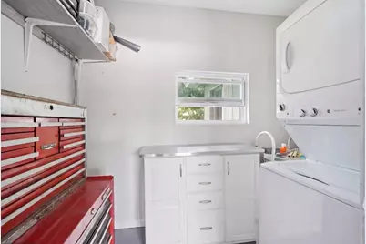 712 NE 10th Avenue, Pompano Beach, FL 33060 - Photo 15