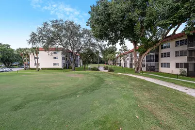 8911 S Hollybrook Boulevard #306, Pembroke Pines, FL 33025 - Photo 17