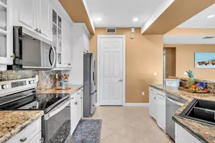 8025 NW 127th Ln, Parkland, FL 33076 - Photo 19