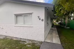 726 SW 7th St, Hallandale Beach, FL 33009 - Photo 1