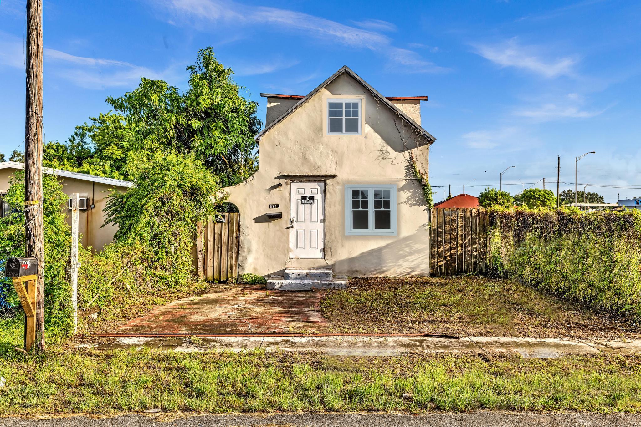 1713 NW 76th Terrace main architectural view