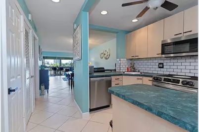 455 Paradise Isle Boulevard, Hallandale Beach, FL 33009 - Photo 17