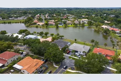 5791 Hawkes Bluff Avenue, Davie, FL 33331 - Photo 17