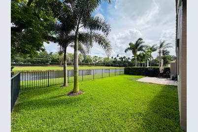 8469 Calabria Lakes Drive, Boynton Beach, FL 33473 - Photo 35