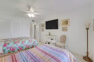 210 Wellington E, West Palm Beach, FL 33417 - Photo 17