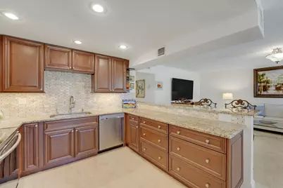 210 Wellington E, West Palm Beach, FL 33417 - Photo 11