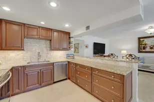 210 Wellington E, West Palm Beach, FL 33417 - Photo 11