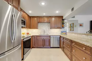 210 Wellington E, West Palm Beach, FL 33417 - Photo 11