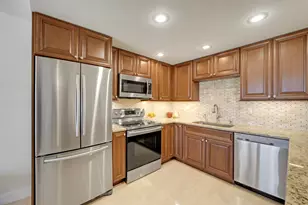 210 Wellington E, West Palm Beach, FL 33417 - Photo 13