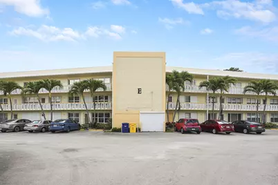 210 Wellington E, West Palm Beach, FL 33417 - Photo 3