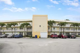 210 Wellington E, West Palm Beach, FL 33417 - Photo 3
