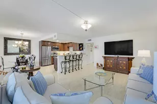 210 Wellington E, West Palm Beach, FL 33417 - Photo 7