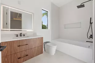 2360 NE 49th St, Lighthouse Point, FL 33064 - Photo 47