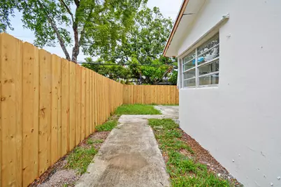 411B NE 57th Court, Oakland Park, FL 33334 - Photo 11