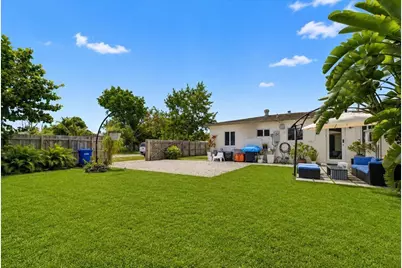 995 NE 156th Terrace, North Miami Beach, FL 33162 - Photo 3