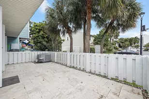 2747 NE 15th St, Pompano Beach, FL 33062 - Photo 33