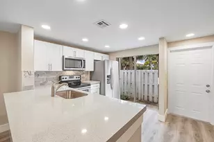 2747 NE 15th St, Pompano Beach, FL 33062 - Photo 5