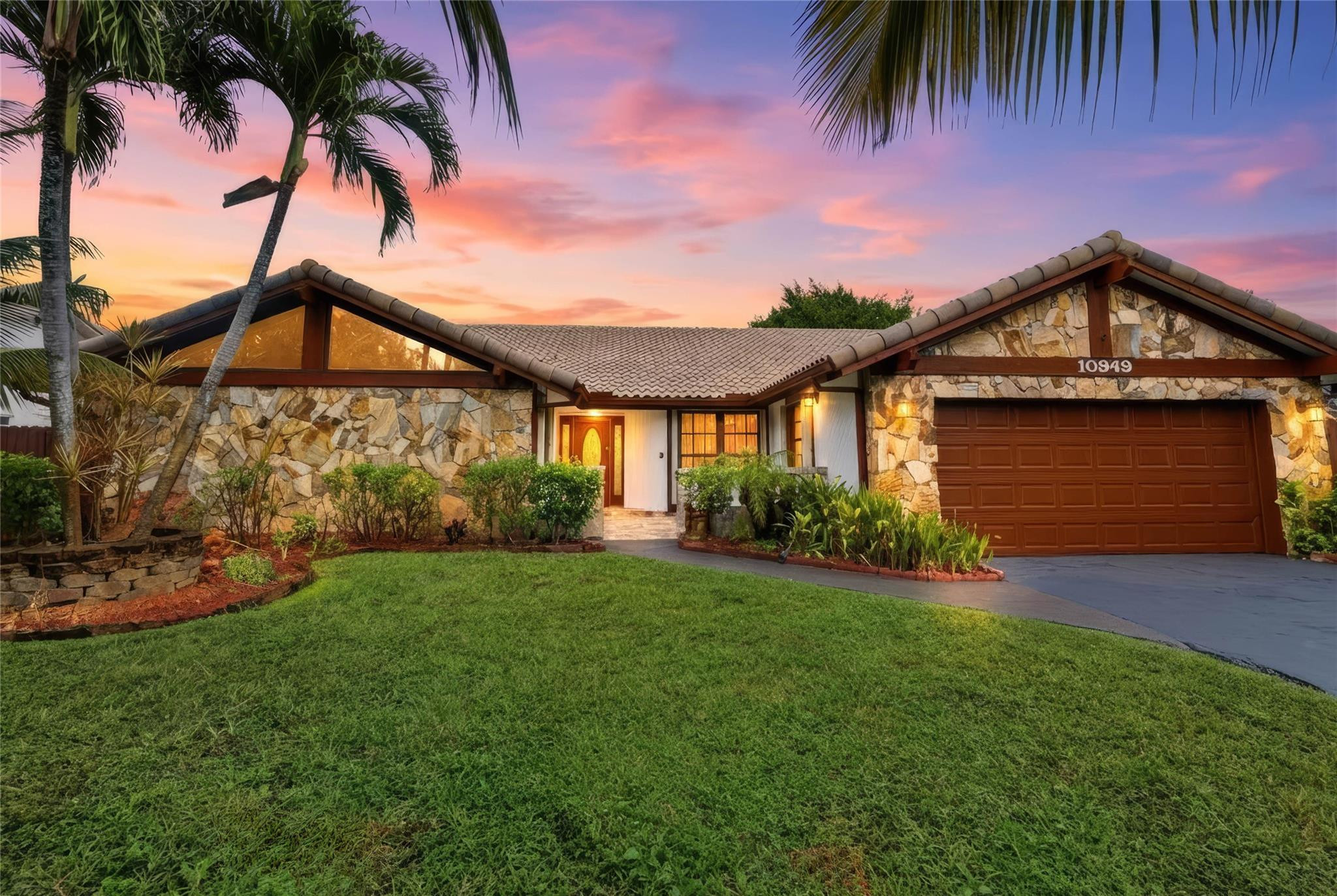 10949 NW 1st Manor main architectural view