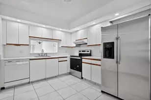 12500 SW 6th St, Pembroke Pines, FL 33027 - Photo 21