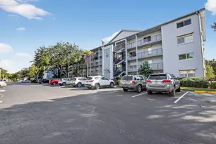 12500 SW 6th St, Pembroke Pines, FL 33027 - Photo 5